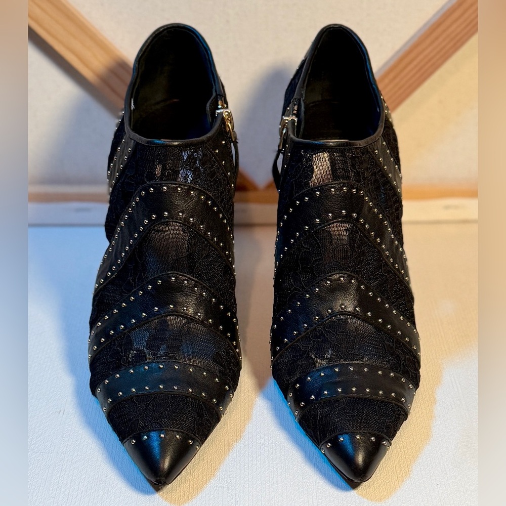 Alice + Olivia Black Leather & Lace Studded
Calissa Booties Sz 40 / 9